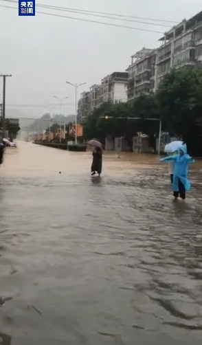 最大商场被淹、“村超”球场10分钟内淹没……贵州榕江遭遇超30年一遇洪水 最大商场被淹、“村超”球场10分钟内淹没……贵州榕江遭遇超30年一遇洪水