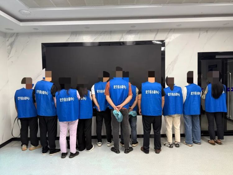 10万赌资、27名涉赌人员！江西武宁公安成功捣毁一野外赌场