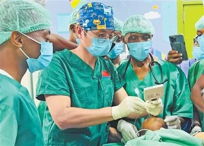 张军桥医生骨灰回到祖国 张军桥医生骨灰回到祖国