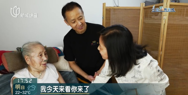 上海男老师给失能母亲“设局”8年!周围人竟都是“帮凶”……暖心一幕上演 上海男老师给失能母亲“设局”8年!周围人竟都是“帮凶”……暖心一幕上演