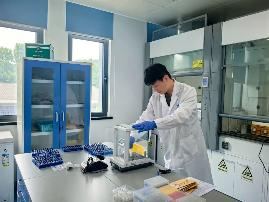 探秘国家级“毒品解码器”!第38个国际禁毒日,走进国家毒品实验室南京工作站 探秘国家级“毒品解码器”!第38个国际禁毒日,走进国家毒品实验室南京工作站