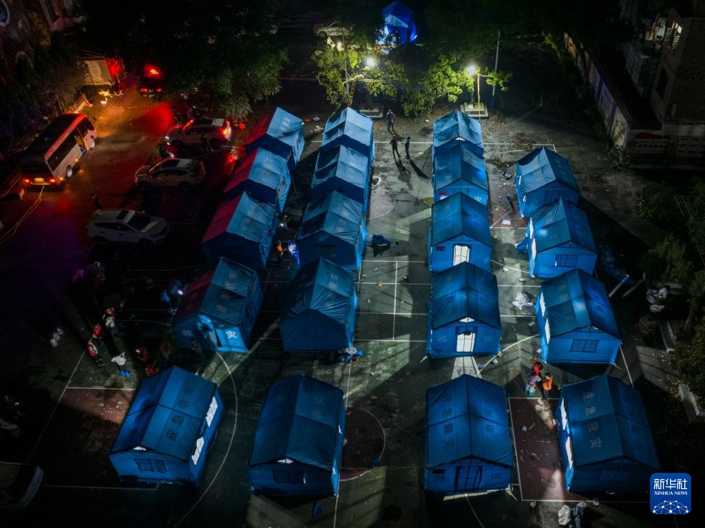 贵州:灾后救援有序进行 贵州:灾后救援有序进行