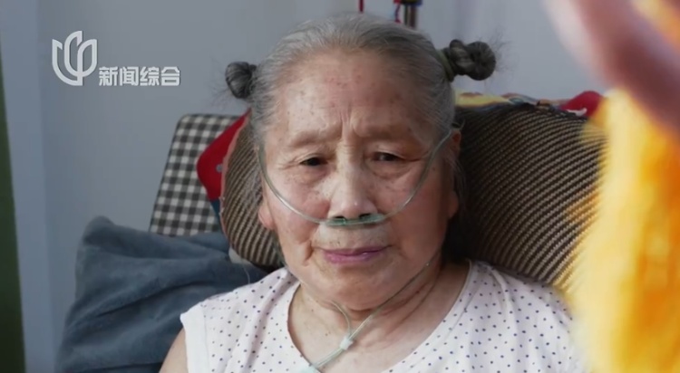 上海男老师给失能母亲“设局”8年!周围人竟都是“帮凶”……暖心一幕上演 上海男老师给失能母亲“设局”8年!周围人竟都是“帮凶”……暖心一幕上演