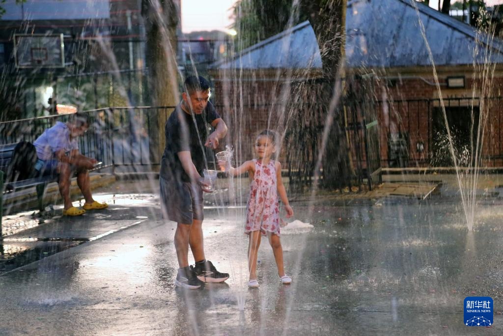 美国纽约遭遇高温天气 美国纽约遭遇高温天气