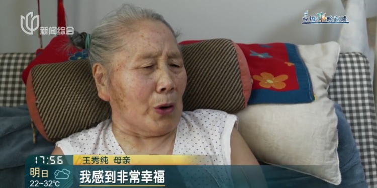 上海男老师给失能母亲“设局”8年!周围人竟都是“帮凶”……暖心一幕上演 上海男老师给失能母亲“设局”8年!周围人竟都是“帮凶”……暖心一幕上演