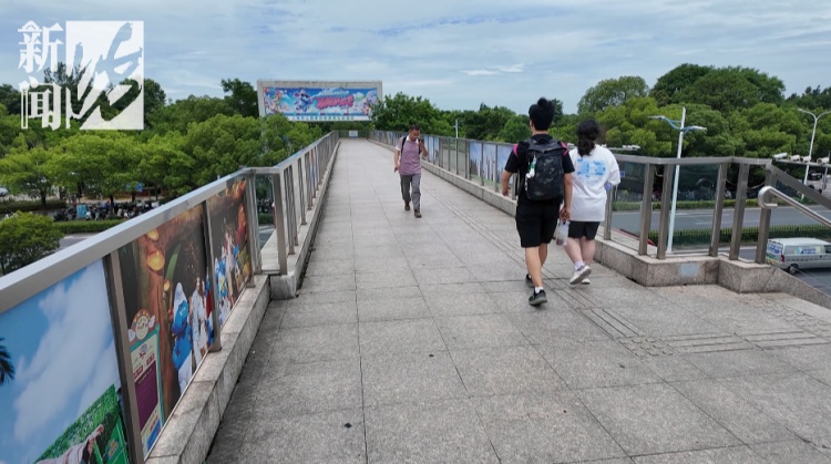 上海知名乐园游客吐槽:这个电梯停了一年!还没开玩已经流汗…… 上海知名乐园游客吐槽:这个电梯停了一年!还没开玩已经流汗……