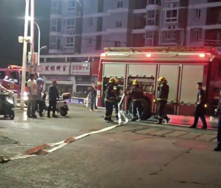 凌晨三点吃顿夜宵,结果救了一栋楼! 凌晨三点吃顿夜宵,结果救了一栋楼!