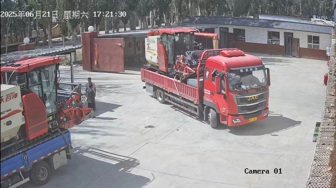 父母开着农机车从河南来新疆,只为…… 父母开着农机车从河南来新疆,只为……