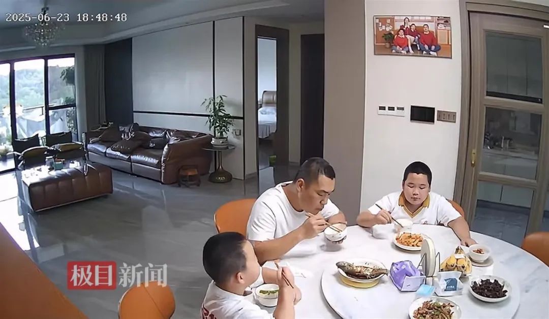“地震不忘干饭”小孩哥被教育了!爸爸:有点搞笑基因,已告诫儿子生命第一 “地震不忘干饭”小孩哥被教育了!爸爸:有点搞笑基因,已告诫儿子生命第一