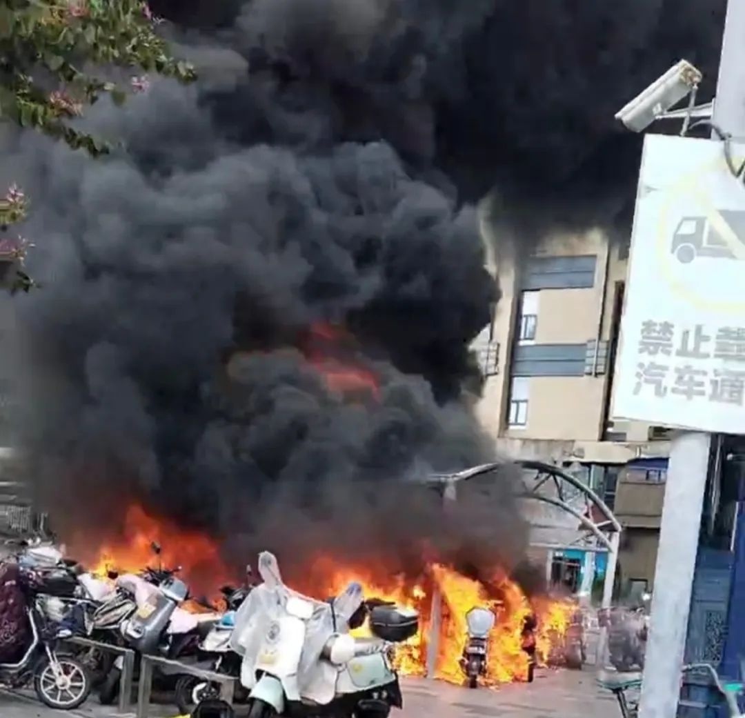 真牛!男子凌晨外出吃夜宵,顺手救了一栋楼的人 真牛!男子凌晨外出吃夜宵,顺手救了一栋楼的人