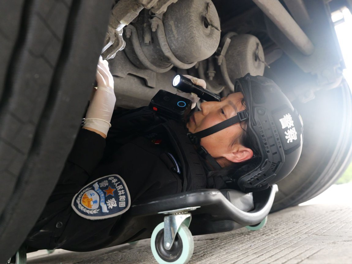 一等功女站长露脸缉毒 10余处伤疤记录生死瞬间 一等功女站长露脸缉毒 10余处伤疤记录生死瞬间