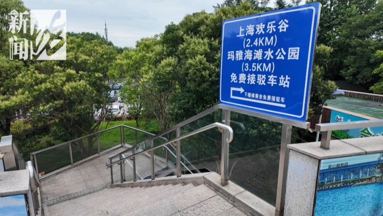 上海知名乐园游客吐槽:这个电梯停了一年!还没开玩已经流汗…… 上海知名乐园游客吐槽:这个电梯停了一年!还没开玩已经流汗……