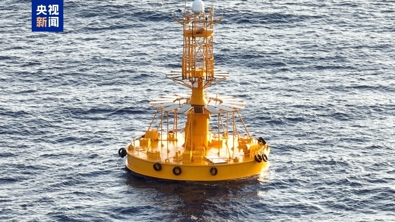 填补空白 我国首套超3500米水深大剖面大型观测浮标系统成功布放