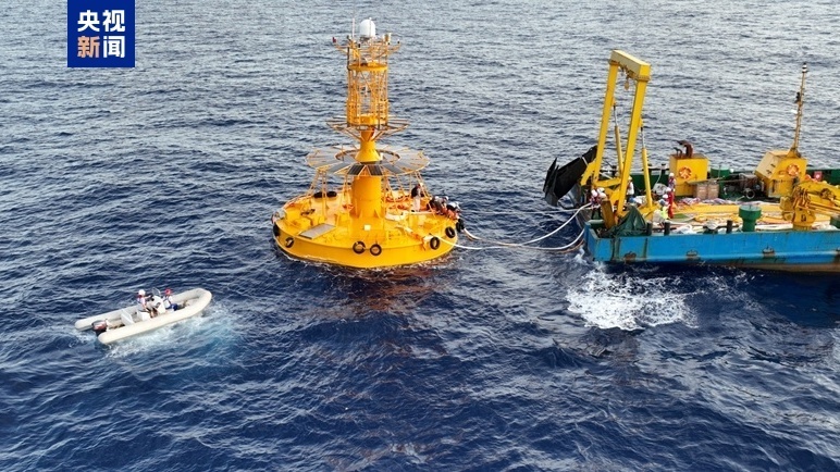 填补空白 我国首套超3500米水深大剖面大型观测浮标系统成功布放