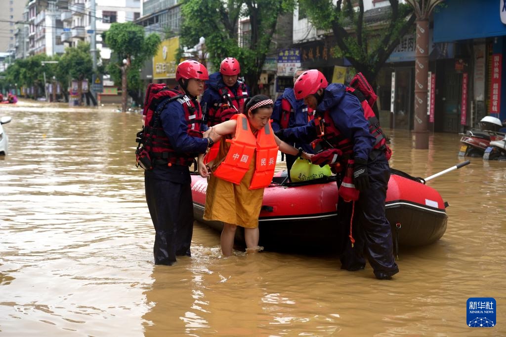 贵州:灾后救援有序进行 贵州:灾后救援有序进行