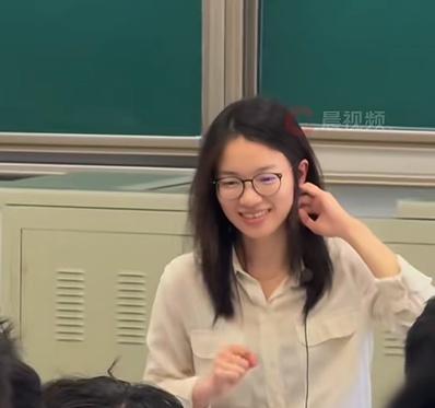 34岁王虹教授清华开讲,现场提出一个“请求”…… 34岁王虹教授清华开讲,现场提出一个“请求”……