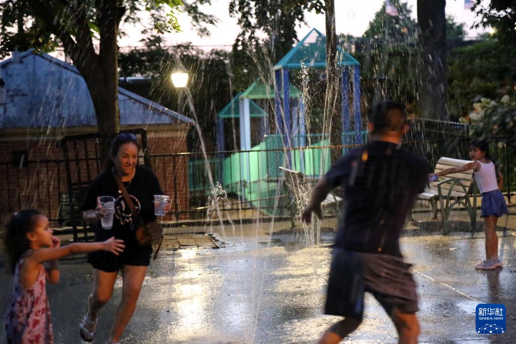 美国纽约遭遇高温天气 美国纽约遭遇高温天气