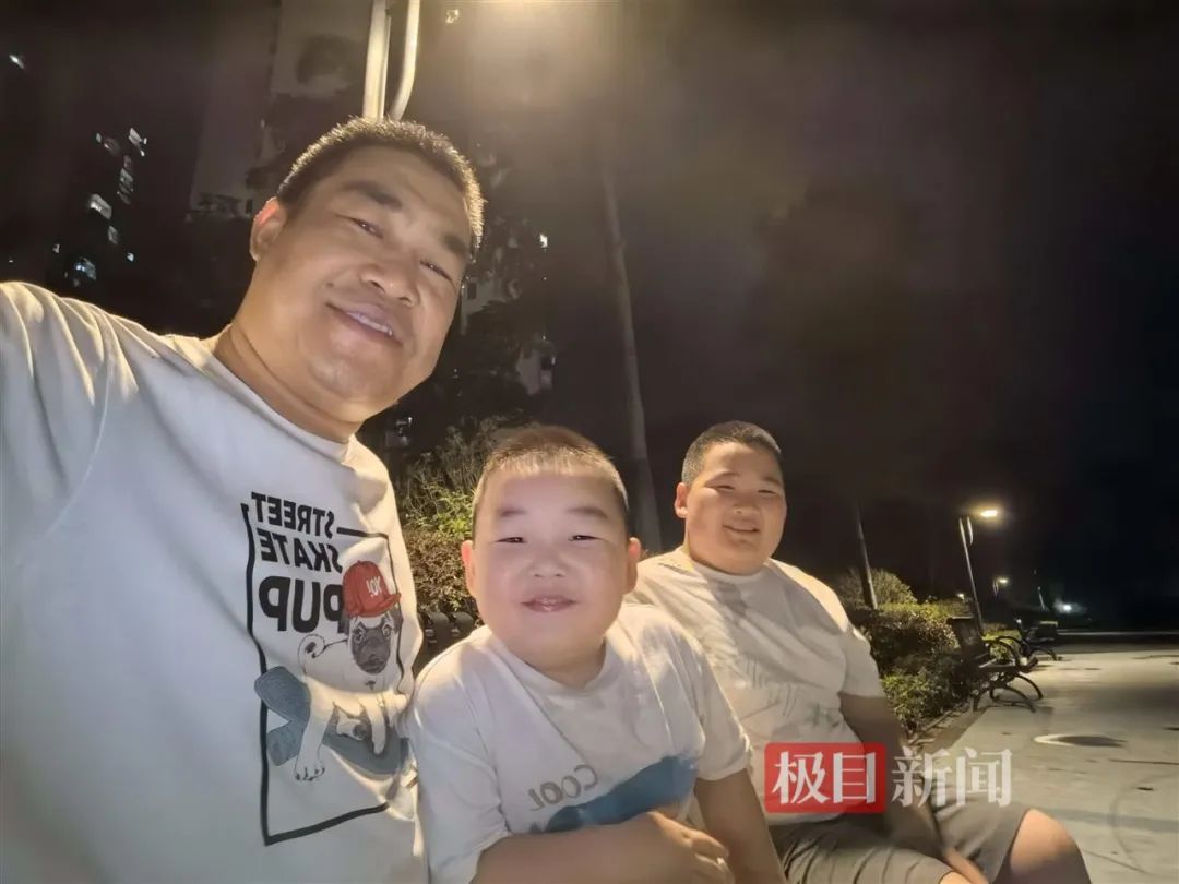 “地震不忘干饭”小孩哥被教育了!爸爸:有点搞笑基因,已告诫儿子生命第一 “地震不忘干饭”小孩哥被教育了!爸爸:有点搞笑基因,已告诫儿子生命第一