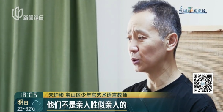 上海男老师给失能母亲“设局”8年!周围人竟都是“帮凶”……暖心一幕上演 上海男老师给失能母亲“设局”8年!周围人竟都是“帮凶”……暖心一幕上演