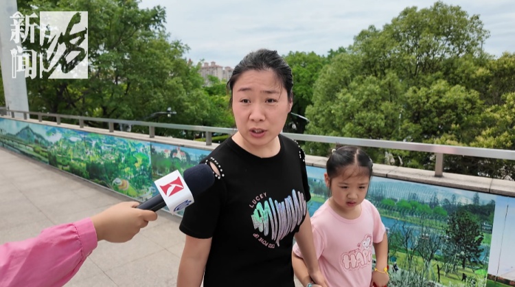 上海知名乐园游客吐槽:这个电梯停了一年!还没开玩已经流汗…… 上海知名乐园游客吐槽:这个电梯停了一年!还没开玩已经流汗……