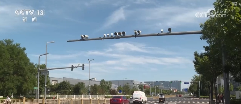 从“车看灯”到“灯看车” “软环境+硬政策”支撑自动驾驶“加速跑”