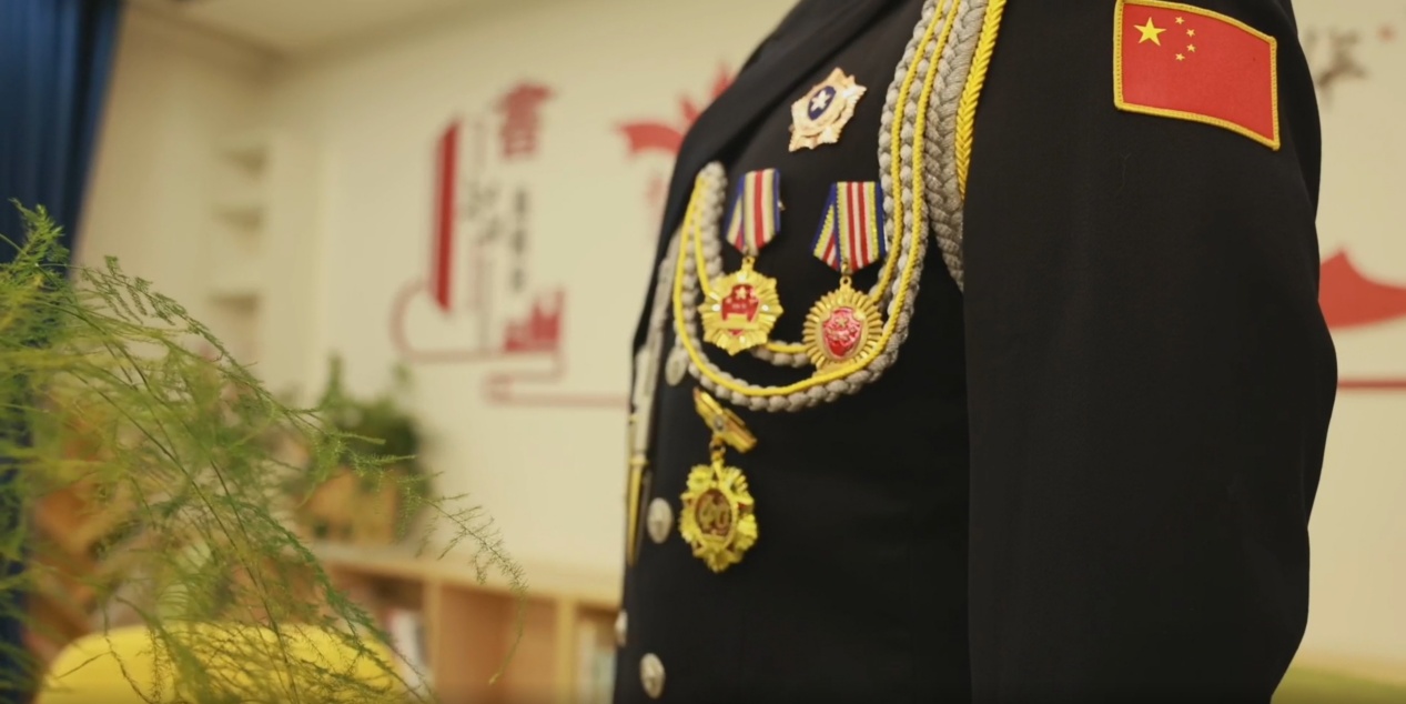 这个包揽一二三等功的“95”后,缉毒现场又 “被捕” 了 这个包揽一二三等功的“95”后,缉毒现场又 “被捕” 了