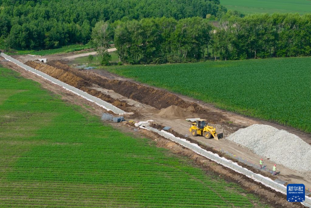 黑龙江垦区:“用养结合”保护黑土地 黑龙江垦区:“用养结合”保护黑土地