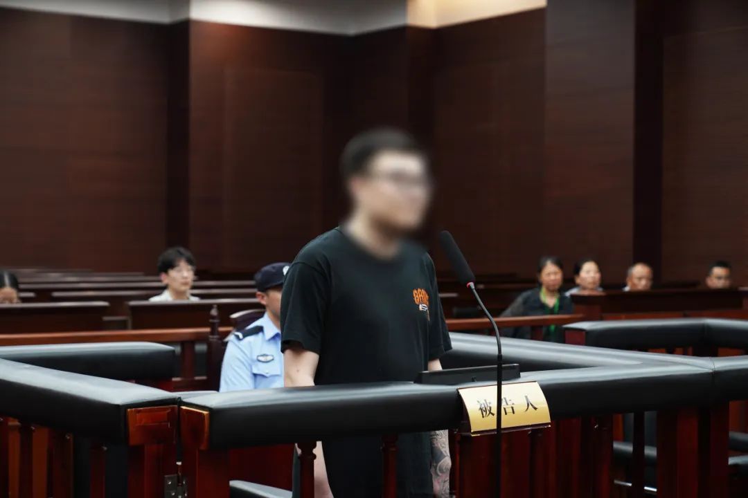 26岁留泰学生左某吸毒并向中国留学生游客贩毒,获刑五年半 26岁留泰学生左某吸毒并向中国留学生游客贩毒,获刑五年半