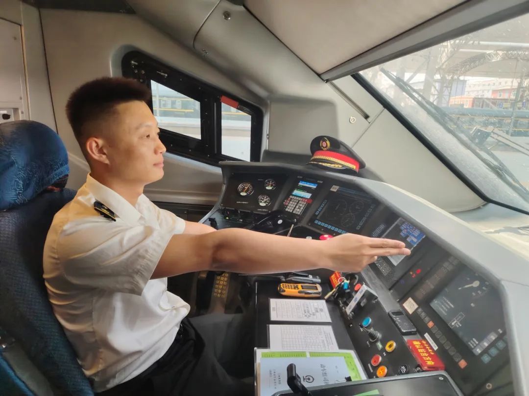 想来铁路工作吗？“学长学姐”支招了！