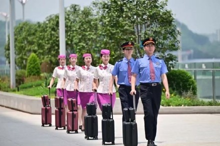 首发阵容亮相!渝厦高铁重庆东至黔江段明日开通 首发阵容亮相!渝厦高铁重庆东至黔江段明日开通