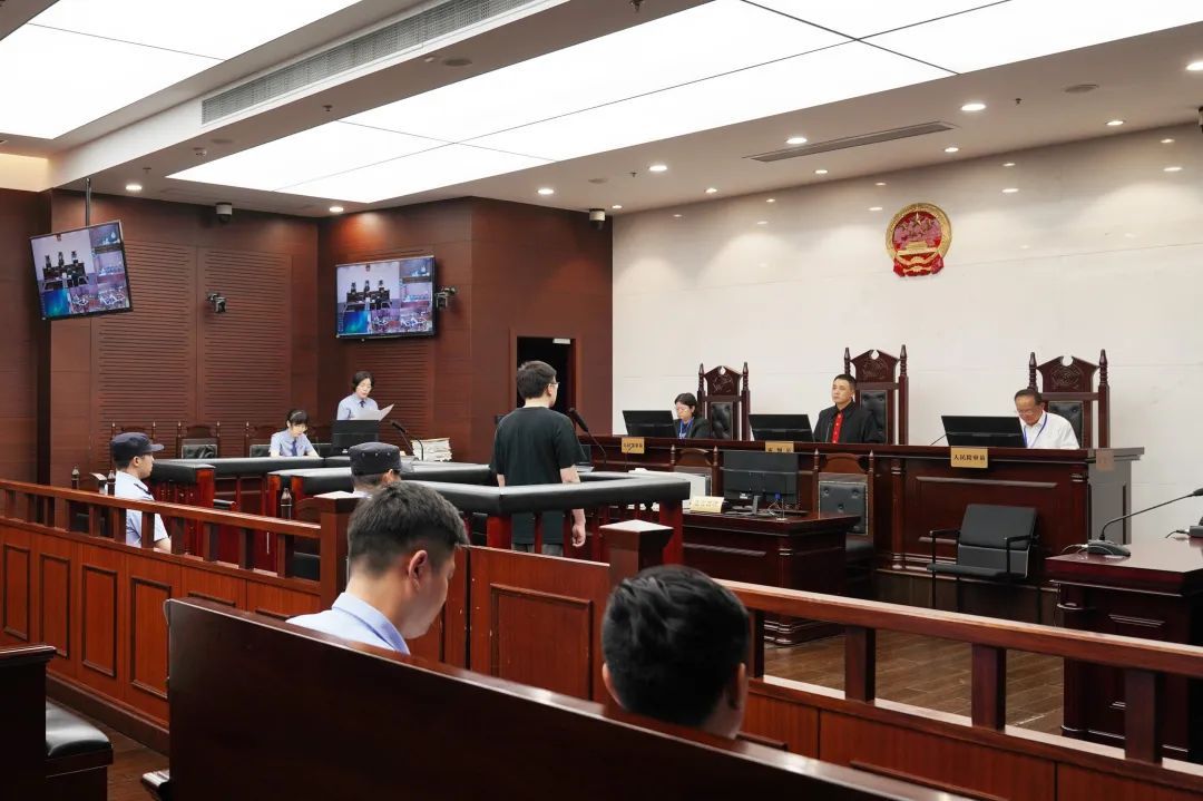 26岁留泰学生左某吸毒并向中国留学生游客贩毒,获刑五年半 26岁留泰学生左某吸毒并向中国留学生游客贩毒,获刑五年半