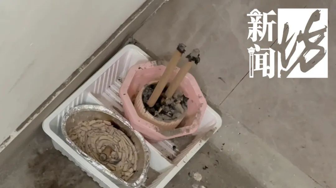 上海一老人拒绝疏通马桶,整栋楼天天被臭味“袭击”!邻居们真崩溃了 上海一老人拒绝疏通马桶,整栋楼天天被臭味“袭击”!邻居们真崩溃了