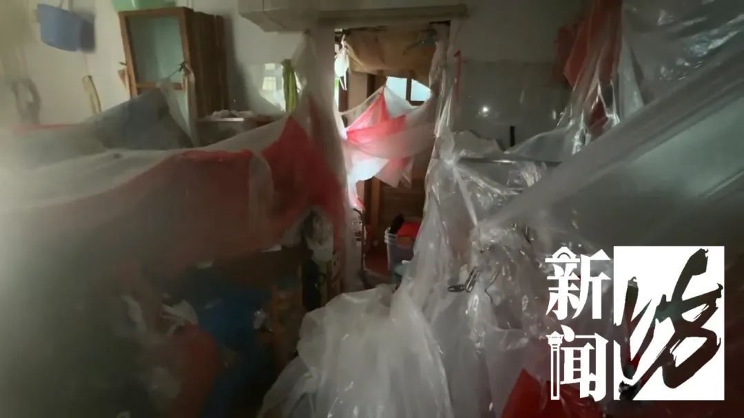 上海一老人拒绝疏通马桶,整栋楼天天被臭味“袭击”!邻居们真崩溃了 上海一老人拒绝疏通马桶,整栋楼天天被臭味“袭击”!邻居们真崩溃了