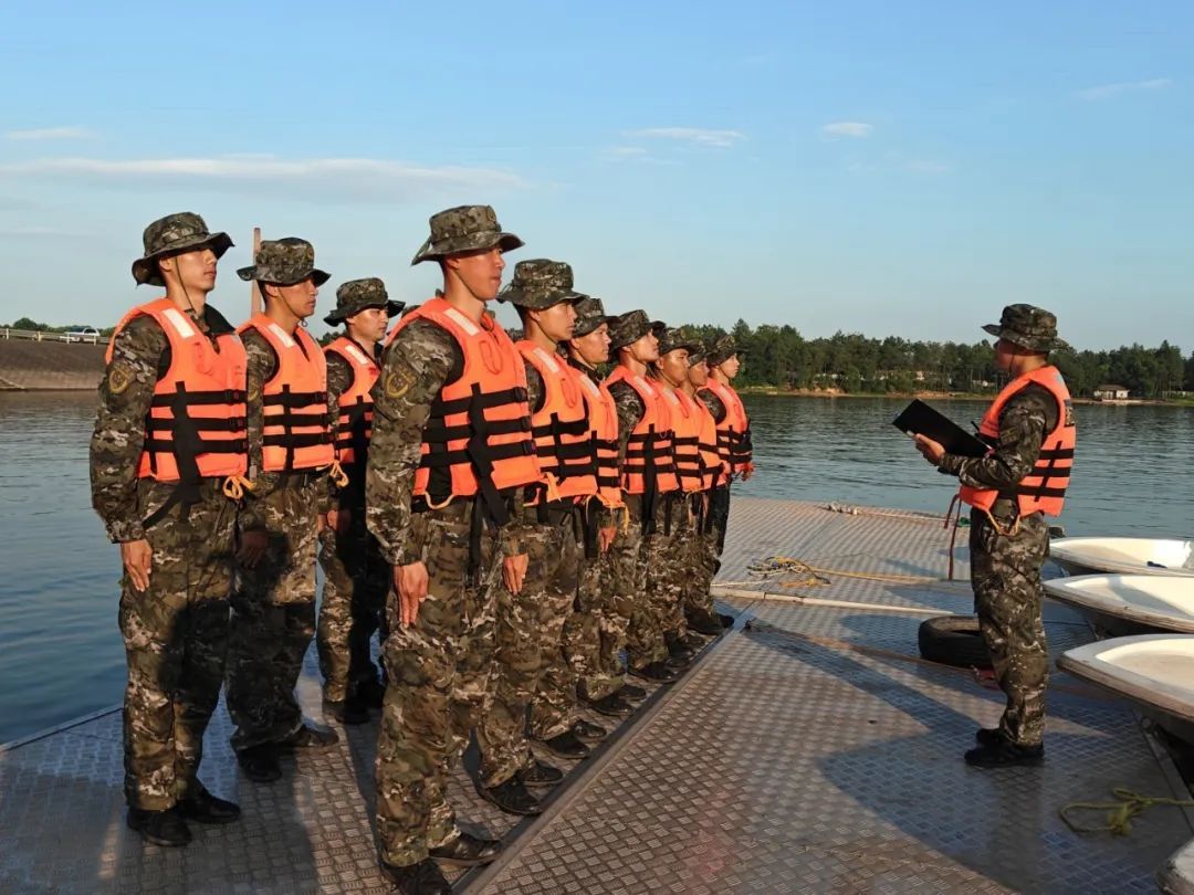 备战汛期,拼! 备战汛期,拼!