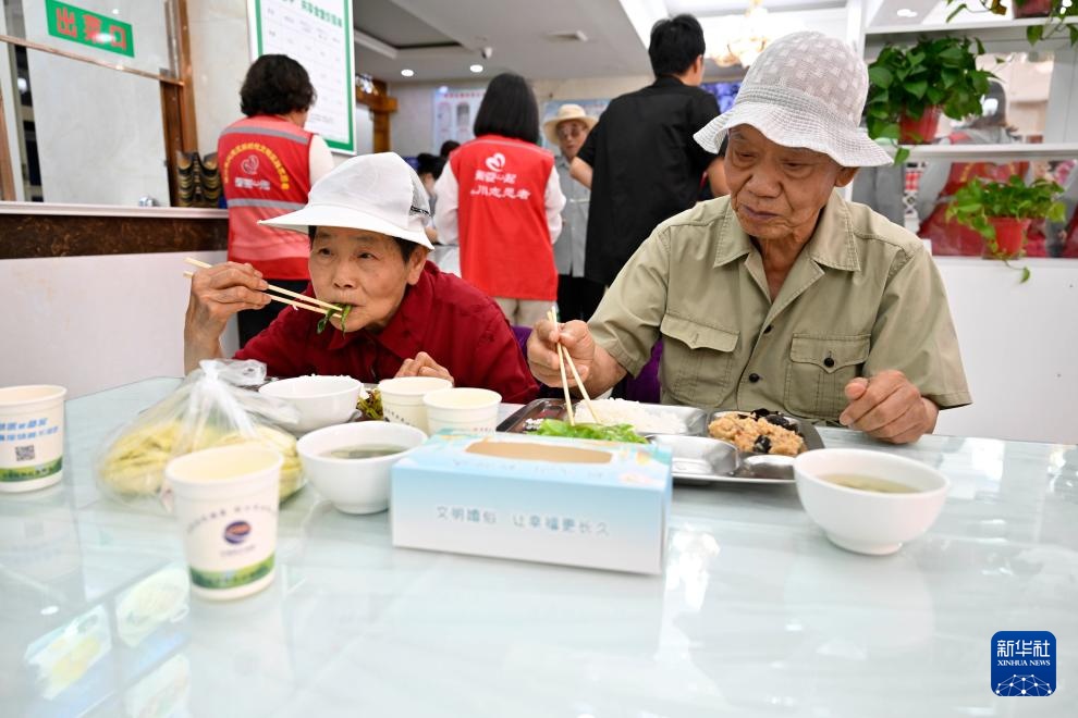 社区食堂暖心饭 “一老一小”安享幸福“食”光