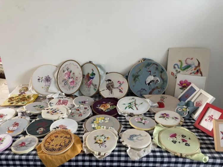 河南57岁阿姨靠补衣服赚300万,还买了两套房!获3项国家专利,学员遍布全世界 河南57岁阿姨靠补衣服赚300万,还买了两套房!获3项国家专利,学员遍布全世界