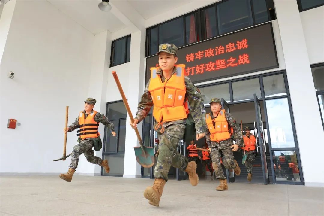 备战汛期,拼! 备战汛期,拼!