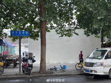 7天经历3种变化 成都LABUBU涂鸦墙已被抹掉 7天经历3种变化 成都LABUBU涂鸦墙已被抹掉