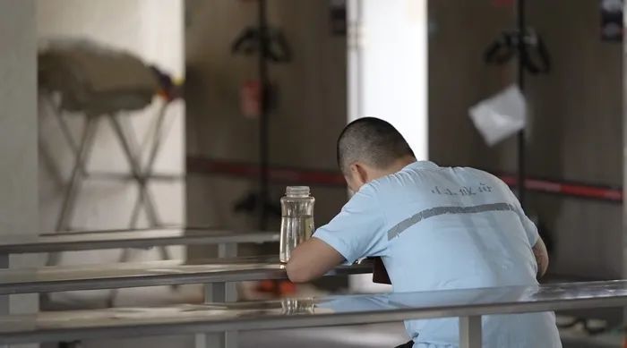 00后自曝药物滥用经历：最多时一天吃100粒，出现幻觉“总觉得有人要害我”