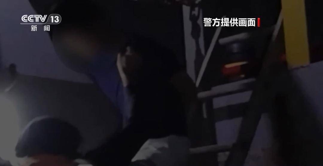 中国海警破获特大跨国贩毒案 登船截获近800千克毒品 中国海警破获特大跨国贩毒案 登船截获近800千克毒品