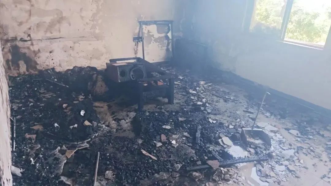 小伙睡前充个电,结果被送进ICU! 小伙睡前充个电,结果被送进ICU!