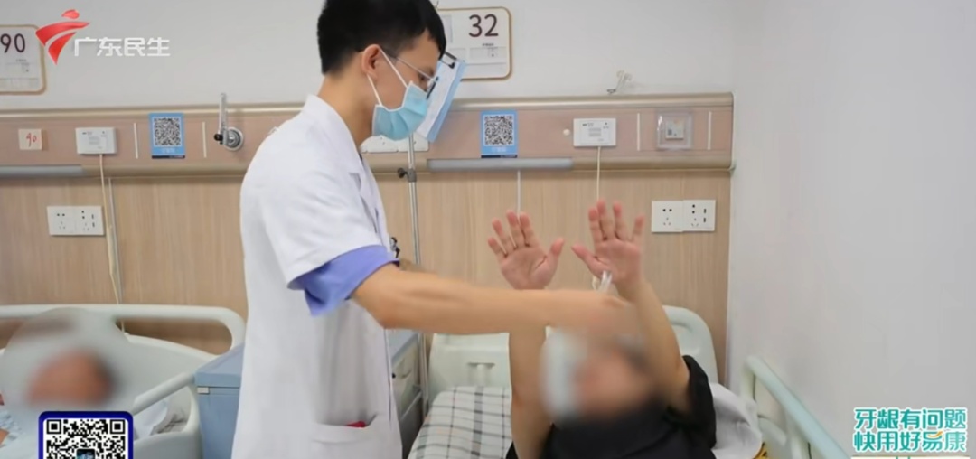 30岁女子突然性情大变,非要在屋里撑红伞!家人崩溃,没想到… 30岁女子突然性情大变,非要在屋里撑红伞!家人崩溃,没想到…