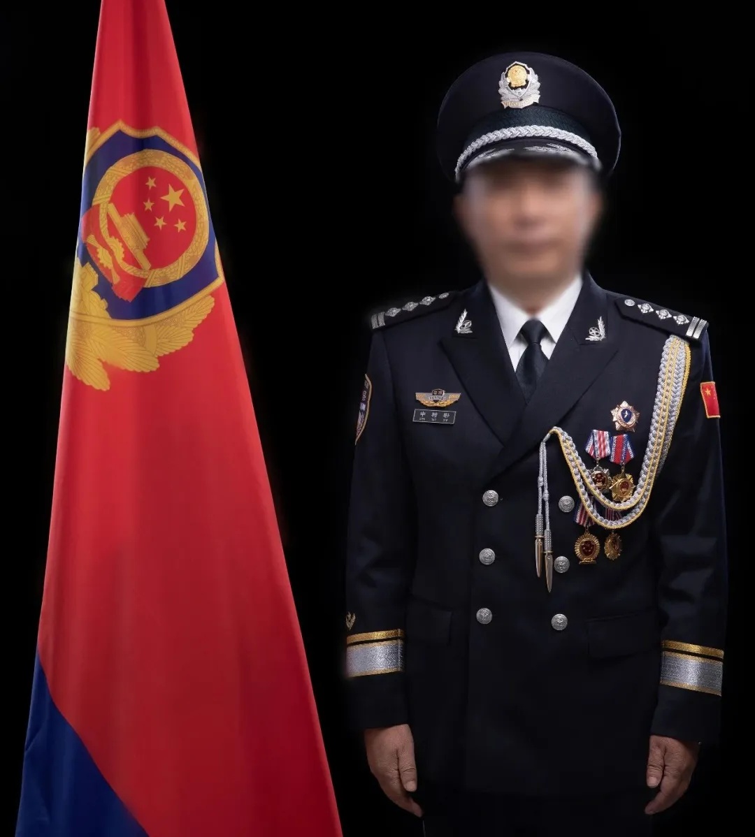 代号“冰峰”，光荣退休！缉毒43年，破案2000多起抓获3000多人，缴获毒品1.96吨！