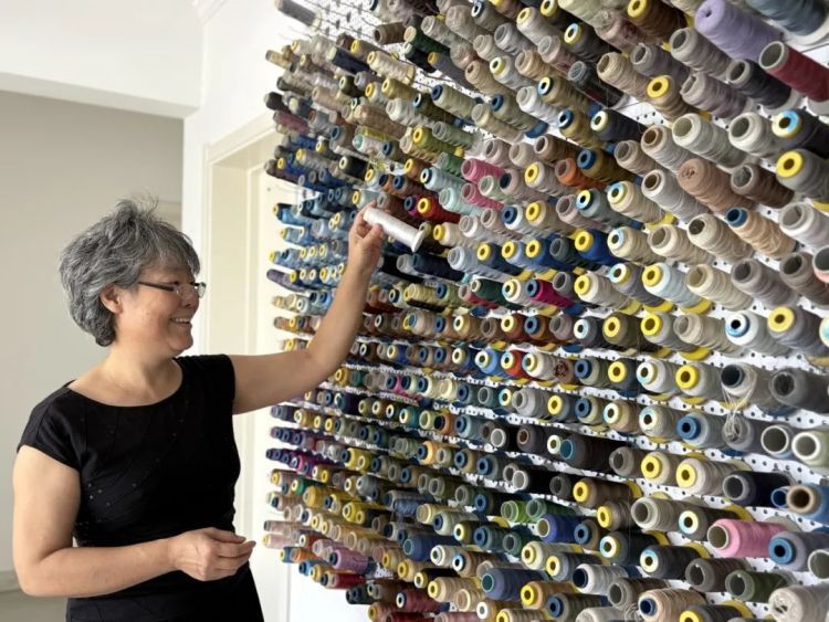 河南57岁阿姨靠补衣服赚300万,还买了两套房!获3项国家专利,学员遍布全世界 河南57岁阿姨靠补衣服赚300万,还买了两套房!获3项国家专利,学员遍布全世界