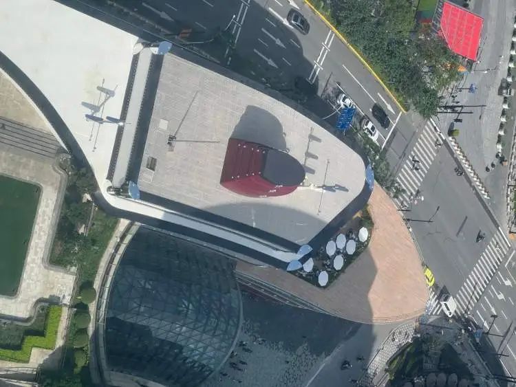 玩大了！全球独一无二的LV“巨轮” 直接停到上海市中心！