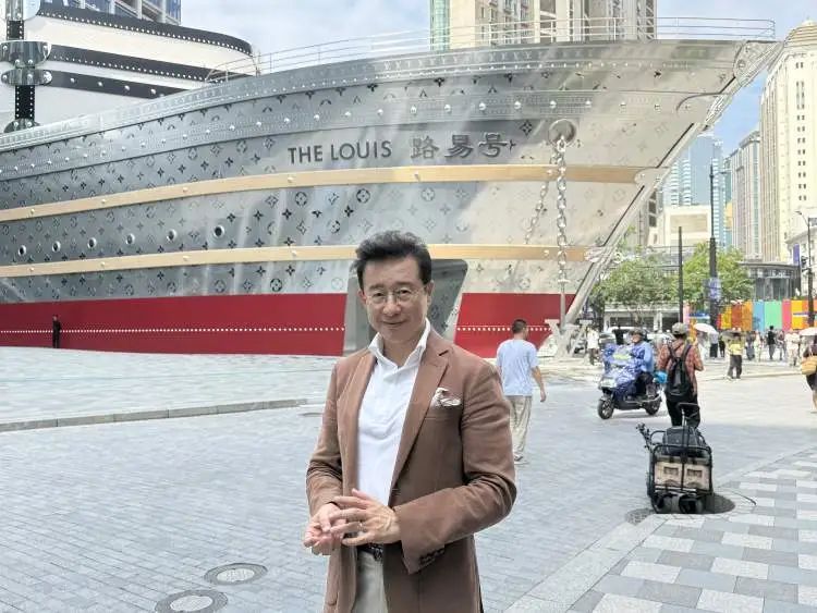 玩大了！全球独一无二的LV“巨轮” 直接停到上海市中心！