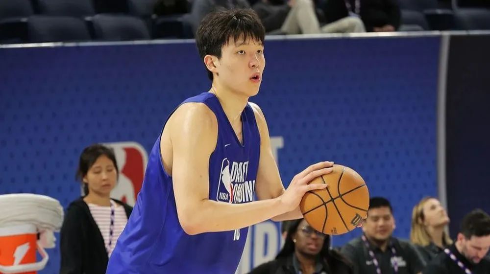 20岁生日夜，杨瀚森被NBA首轮第16顺位选中