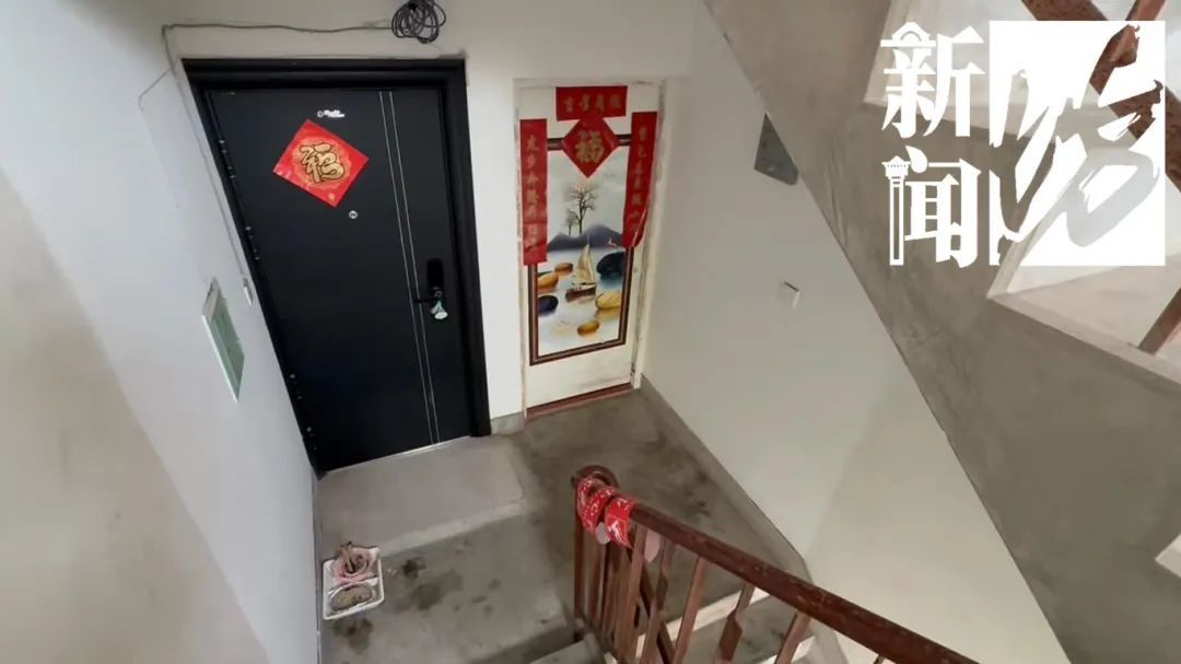 上海一老人拒绝疏通马桶,整栋楼天天被臭味“袭击”!邻居们真崩溃了 上海一老人拒绝疏通马桶,整栋楼天天被臭味“袭击”!邻居们真崩溃了