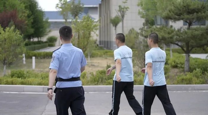 00后自曝药物滥用经历：最多时一天吃100粒，出现幻觉“总觉得有人要害我”