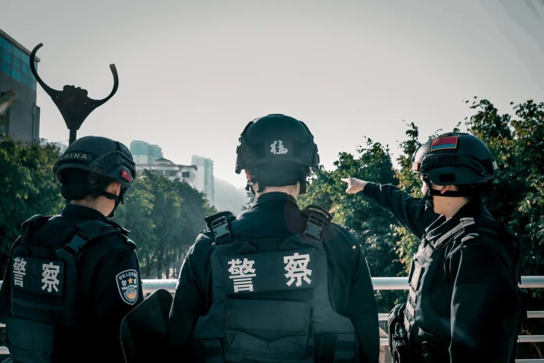 这名“95后”民警，又“被抓”了……